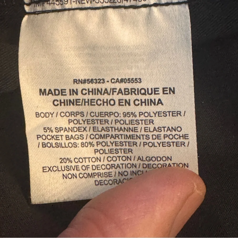 Nike Dri-Fit pants 95% Polyester 5% Spandex Black color Vented cuffs belt loops‎